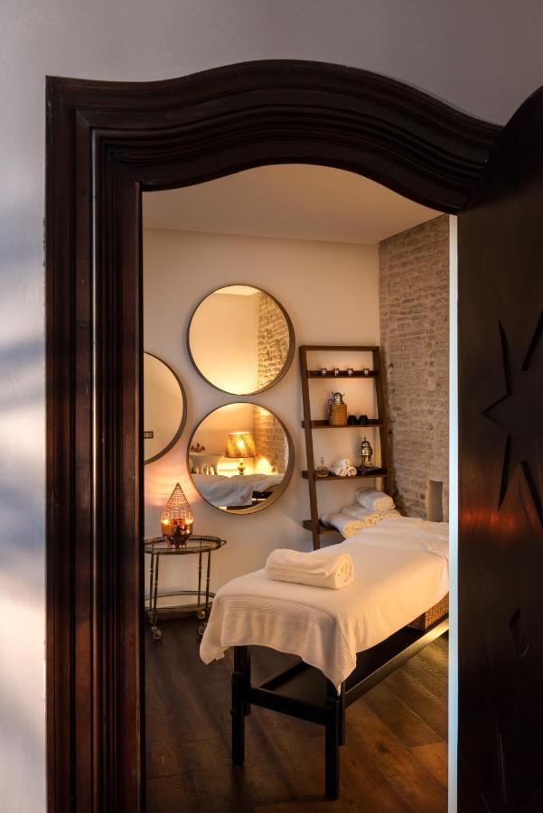 セビリア Pajaro Rebelde Bed & Breakfast エクステリア 写真